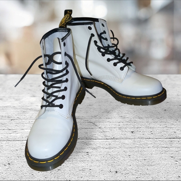 Dr Martens 11821 White Boots Size 9 - Picture 3 of 15